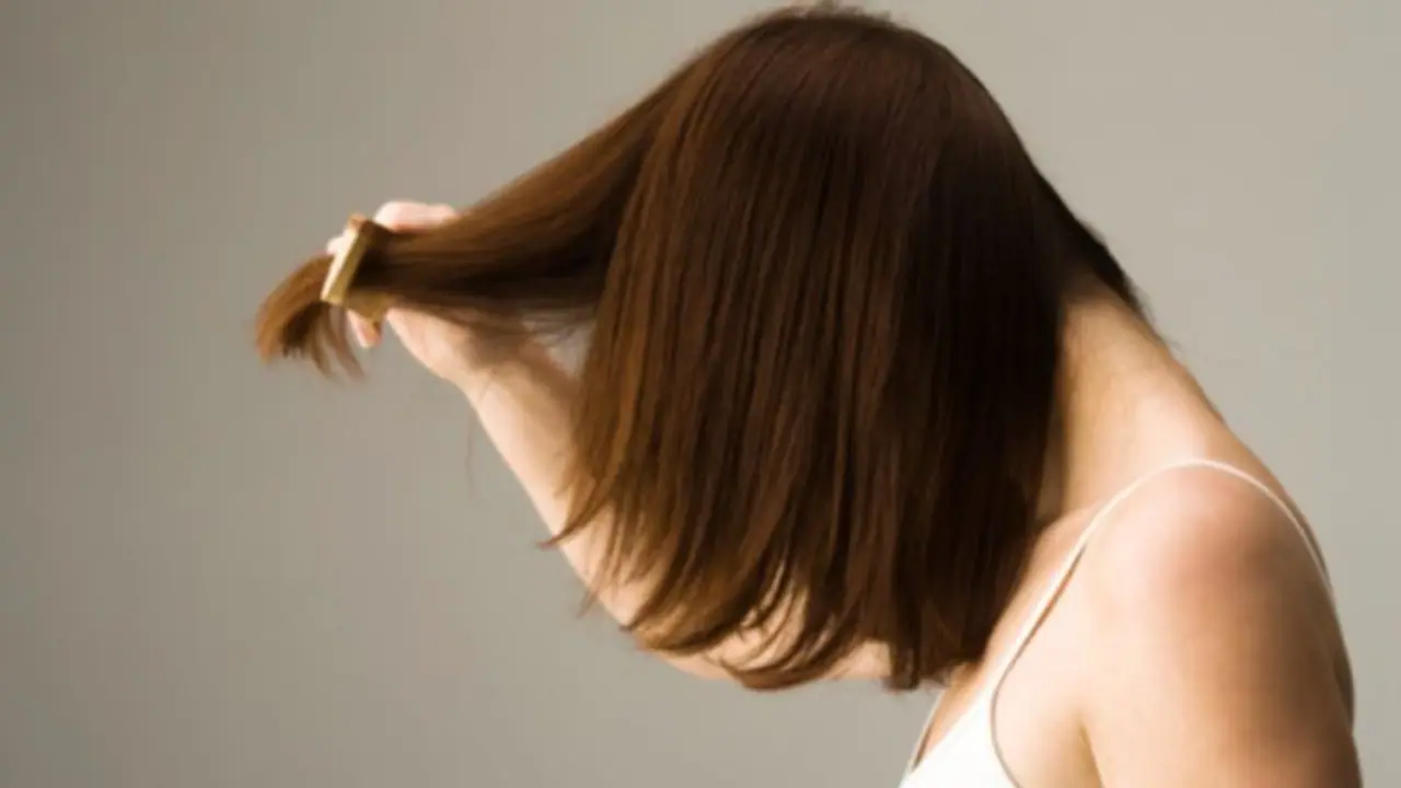 തലമുടി കൊഴിയുന്നുണ്ടോ? ഡയറ്റില്‍ ഉള്‍പ്പെടുത്താം ഈ മൂന്ന് വിറ്റാമിനുകൾ അടങ്ങിയ ഭക്ഷണങ്ങൾ...