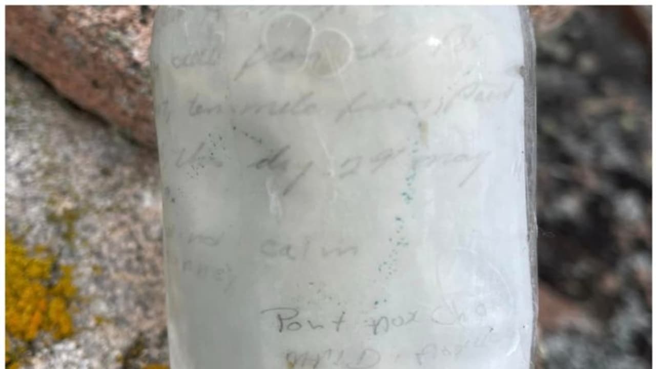 കനേഡിയൻ യുവതിക്ക് കടൽത്തീരത്ത് നിന്ന് ലഭിച്ചത് 30 വർഷങ്ങൾക്ക് മുമ്പ്, എഴുതി കുപ്പിയിലാക്കി കടലിലെറിഞ്ഞ സന്ദേശം