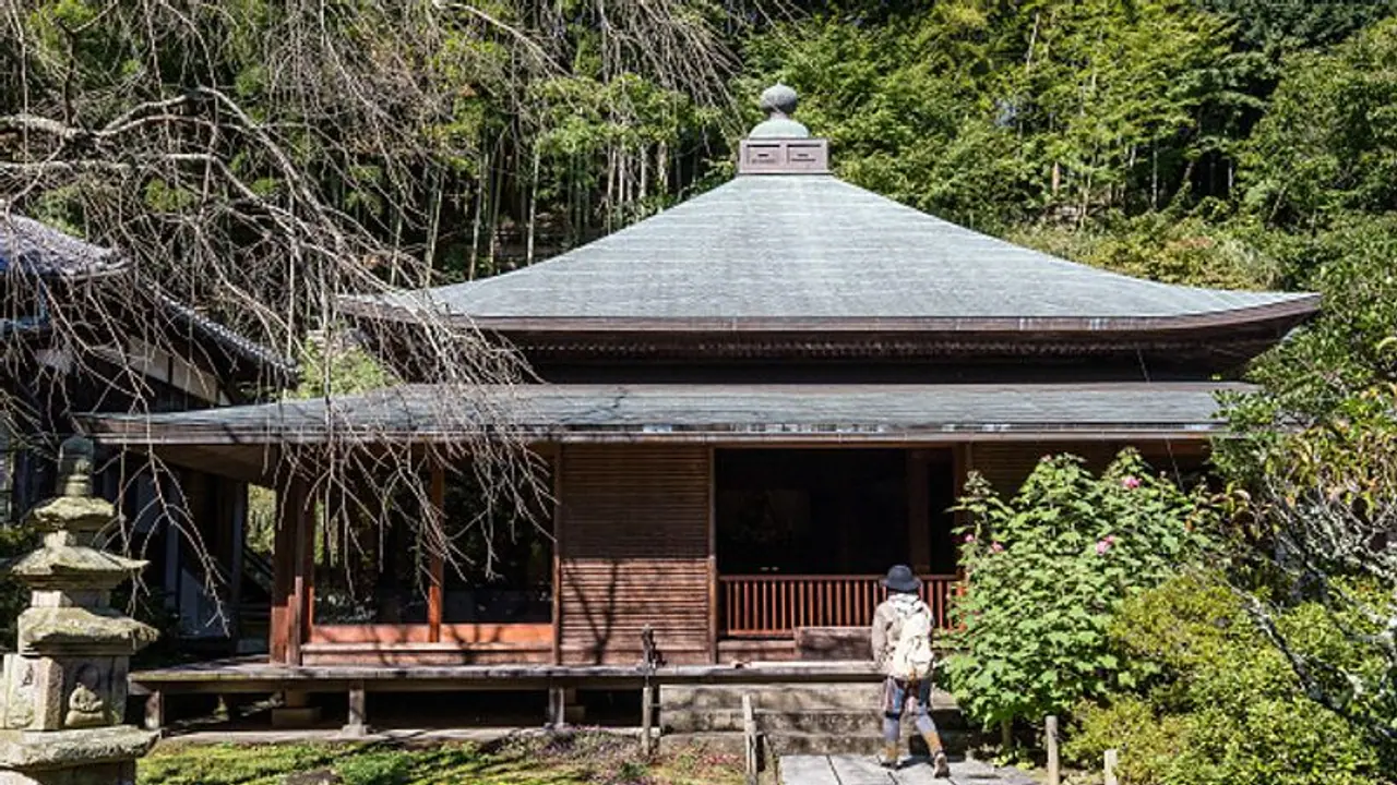 ಮಂದಿರದ ಹುಂಡಿಯಲ್ಲಿ 1.25 ಲಕ್ಷ ರೂ ಜೊತೆ ಕ್ಷಮಾಪಣೆ ಪತ್ರ, ಬಯಲಾಯ್ತು 27 ವರ್ಷ ಹಿಂದಿನ ಘಟನೆ!