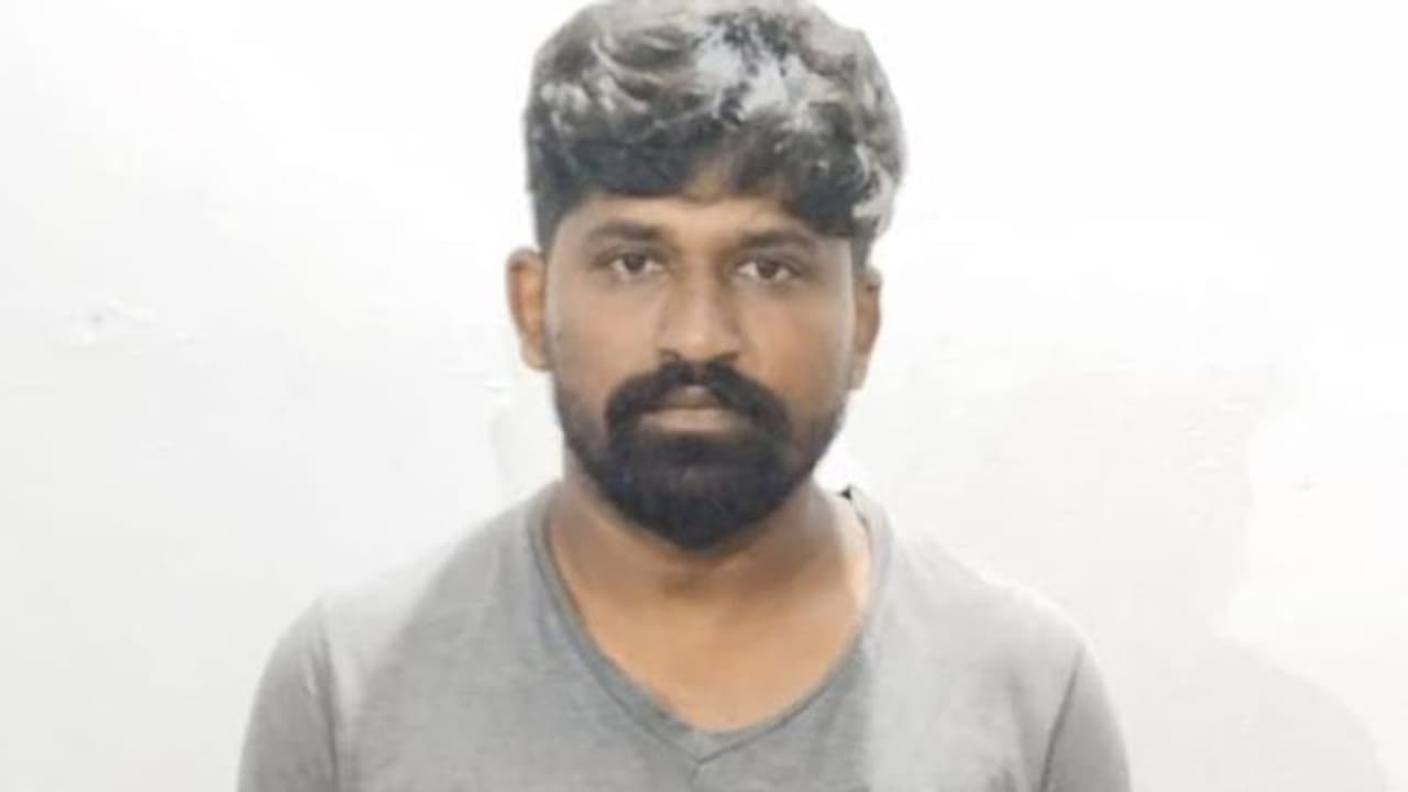 'പഴയ സീറ്റ് കവർ, ടാങ്ക് കവർ'; താമരശ്ശേരി ചുരത്തിൽ മാലിന്യം നിക്ഷേപിച്ച യുവാവ് പിടിയിൽ 