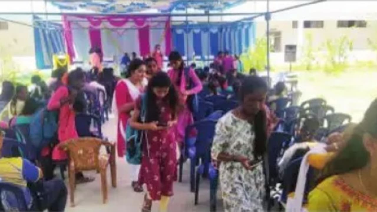 ಚಿಕ್ಕಬಳ್ಳಾಪುರ ಜಿಲ್ಲಾ ಯುವ ಉತ್ಸವ ದಿಢೀರ್ ರದ್ದು: 5 ಸಾವಿರ ಯುವಜನರ ಆಸೆಗೆ ತಣ್ಣೀರು ಚಿಕ್ಕಬಳ್ಳಾಪುರ ಜಿಲ್ಲಾ ಯುವ ಉತ್ಸವ ದಿಢೀರ್ ರದ್ದು: 5 ಸಾವಿರ ಯುವಜನರ ಆಸೆಗೆ ತಣ್ಣೀರು