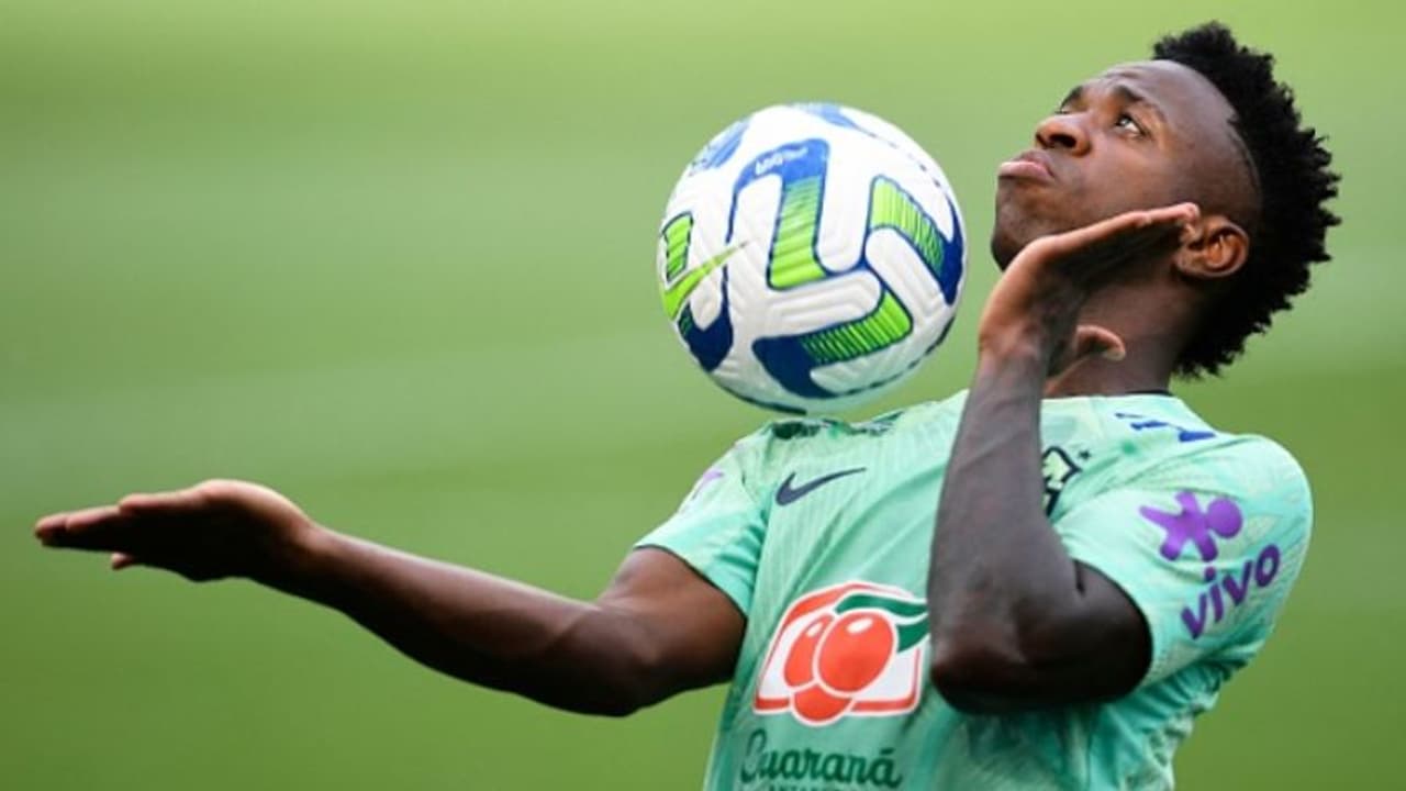 വംശീയതയ്ക്ക് ഫുട്ബോള് കൊണ്ട് മറുപടി; ബ്രസീല് ടീം ഇന്ന് കളത്തില്, ശ്രദ്ധാകേന്ദ്രം വിനീഷ്യസ് വംശീയതയ്ക്ക് ഫുട്ബോള് കൊണ്ട് മറുപടി; ബ്രസീല് ടീം ഇന്ന് കളത്തില്, ശ്രദ്ധാകേന്ദ്രം വിനീഷ്യസ്