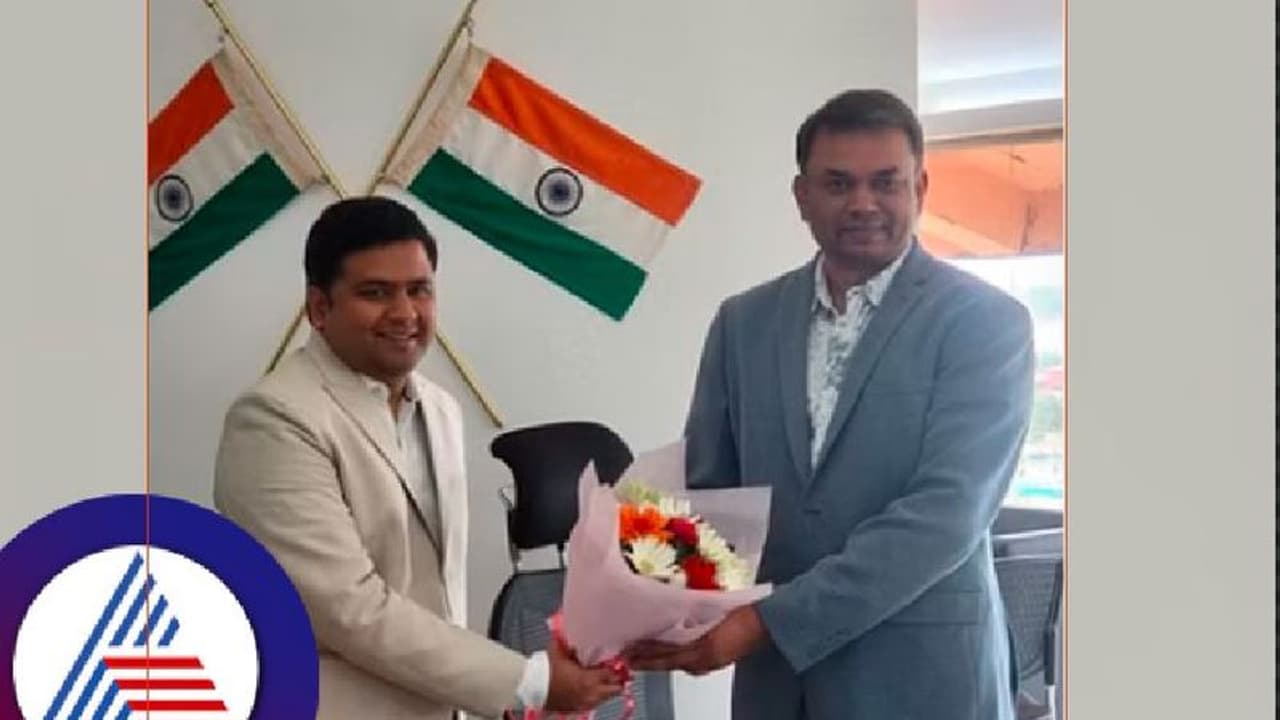 ದಕ್ಷಿಣ ಕನ್ನಡ: ನೂತನ ಜಿಲ್ಲಾಧಿಕಾರಿಯಾಗಿ ಮುಲ್ಲೈ ಮುಗಿಲನ್ ಅಧಿಕಾರ ಸ್ವೀಕಾರ ದಕ್ಷಿಣ ಕನ್ನಡ: ನೂತನ ಜಿಲ್ಲಾಧಿಕಾರಿಯಾಗಿ ಮುಲ್ಲೈ ಮುಗಿಲನ್ ಅಧಿಕಾರ ಸ್ವೀಕಾರ