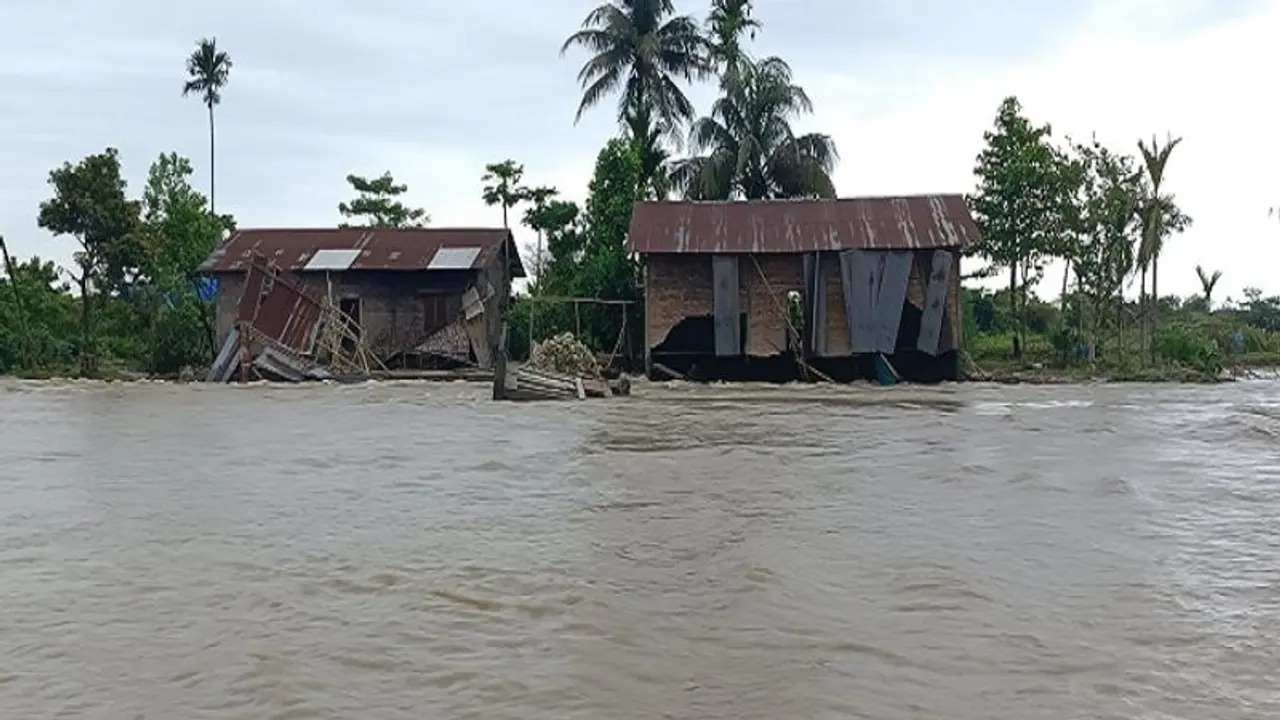 Assam floods: Nearly 37,000 people affected; Water level of Brahmaputra river rises in Guwahati