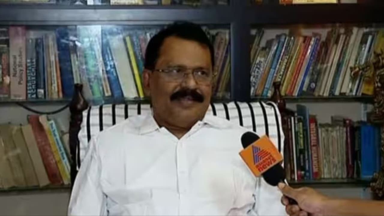 വെല്ലുവിളി നേരിടുന്ന മേഖലയായി മാധ്യമ പ്രവര്ത്തനം മാറി: ശ്രീധരന് പിള്ള വെല്ലുവിളി നേരിടുന്ന മേഖലയായി മാധ്യമ പ്രവര്ത്തനം മാറി: ശ്രീധരന് പിള്ള