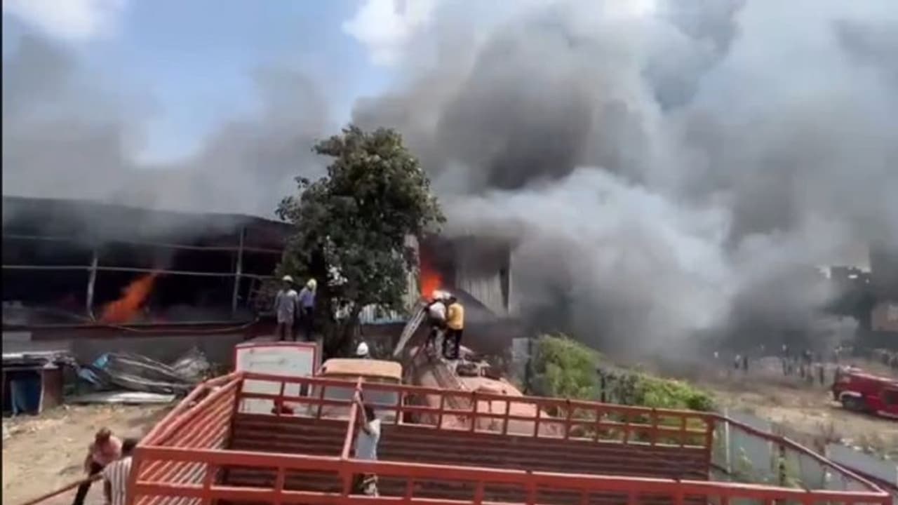 Maharashtra: Massive blaze engulfs godown in Pune, firefighting operation underway Maharashtra: Massive blaze engulfs godown in Pune, firefighting operation underway