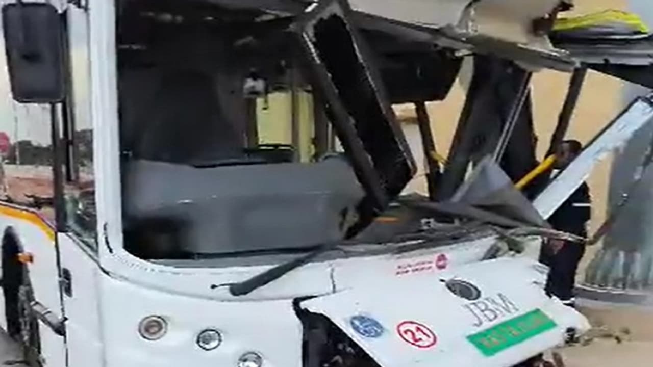 Bengaluru: Shuttle bus at airport crashes into pole; 10, including 2 year old injured