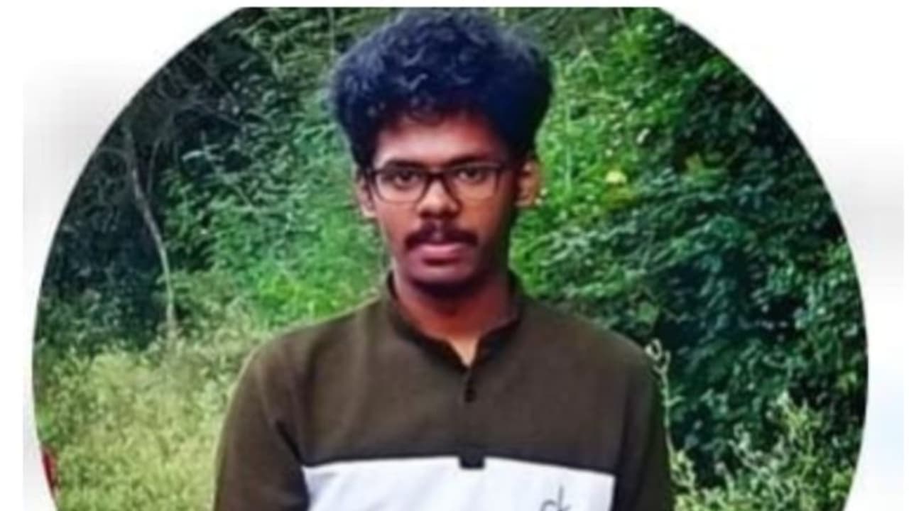 കണ്ണൂർ മാങ്ങാട്ടുപറമ്പ് കാമ്പസിൽ പി ജി വിദ്യാർഥി മരിച്ച നിലയിൽ കണ്ണൂർ മാങ്ങാട്ടുപറമ്പ് കാമ്പസിൽ പി ജി വിദ്യാർഥി മരിച്ച നിലയിൽ