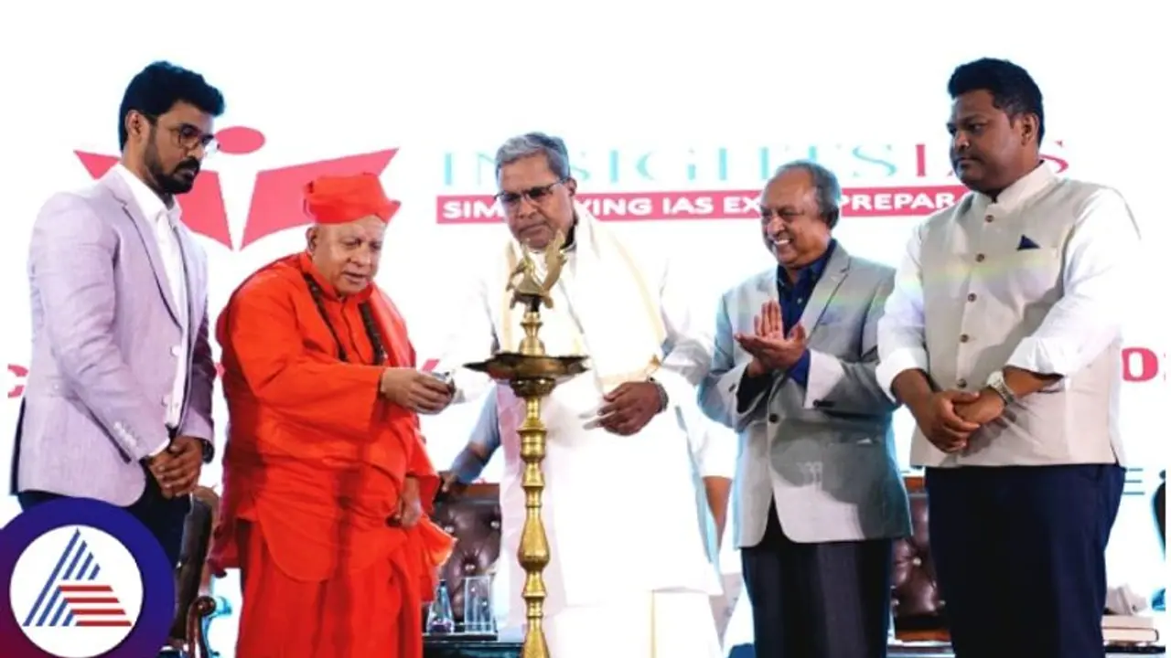 ಅನ್ಯ ರಾಜ್ಯದವರಿದ್ದ ಕಾರ್ಯಕ್ರಮದಲ್ಲಿ ಕನ್ನಡ ಮಾತಾಡಿ ಭಾಷಾ ಅಭಿಮಾನ ಮೆರೆದ ಸಿದ್ದರಾಮಯ್ಯ ಅನ್ಯ ರಾಜ್ಯದವರಿದ್ದ ಕಾರ್ಯಕ್ರಮದಲ್ಲಿ ಕನ್ನಡ ಮಾತಾಡಿ ಭಾಷಾ ಅಭಿಮಾನ ಮೆರೆದ ಸಿದ್ದರಾಮಯ್ಯ