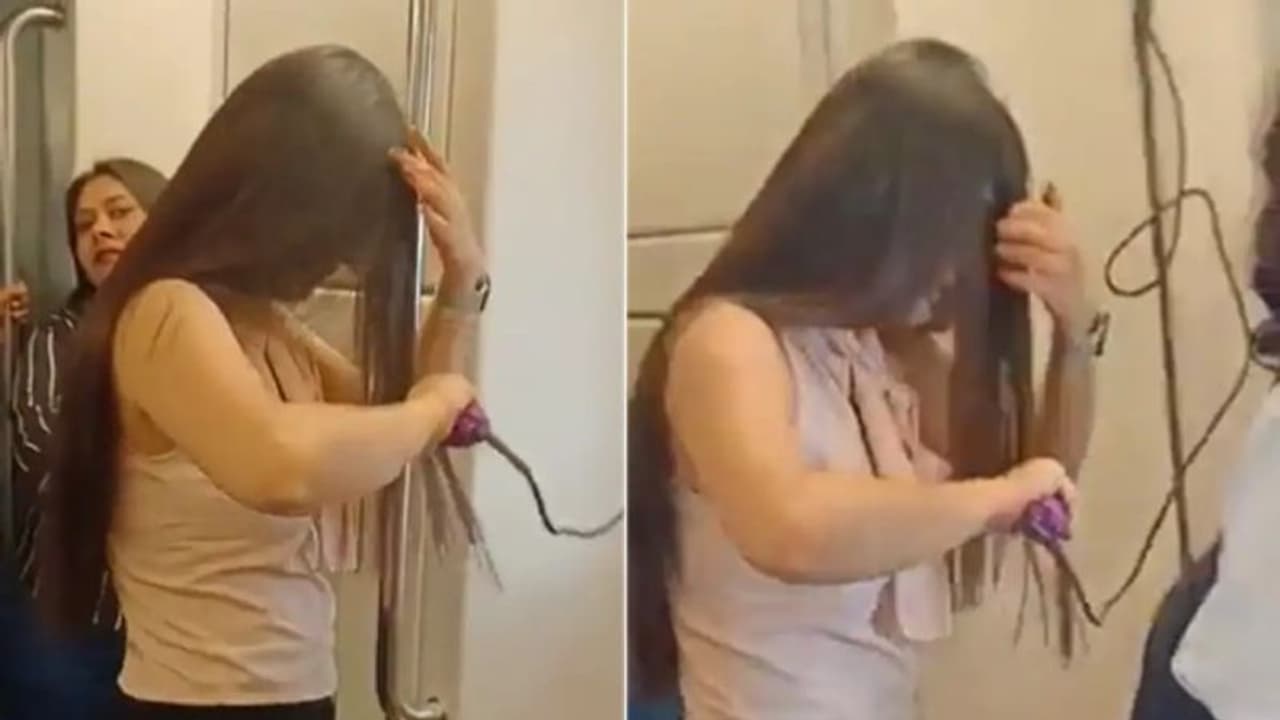 മെട്രോയ്ക്കകത്ത് മൊബൈല്‍ ചാര്‍ജ് ചെയ്യാനുള്ള പ്ലഗ് പോയിന്‍റ് യുവതി ഉപയോഗിച്ചതിങ്ങനെ; വീഡിയോ...