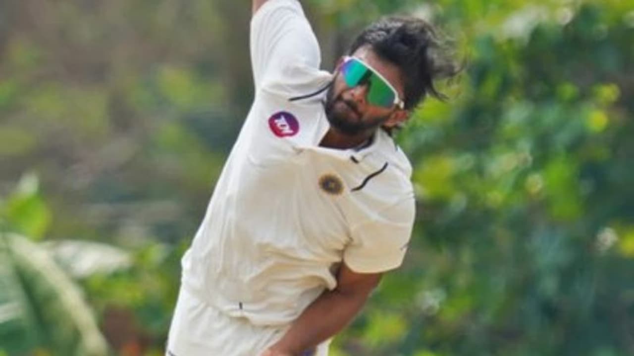 കേരളത്തിനെതിരെ അത്ഭുത വിജയം ലക്ഷ്യമിട്ട് ബംഗാളിന്റെ പോരാട്ടം; ഷഹബാസിന് അര്ധസെഞ്ചുറി കേരളത്തിനെതിരെ അത്ഭുത വിജയം ലക്ഷ്യമിട്ട് ബംഗാളിന്റെ പോരാട്ടം; ഷഹബാസിന് അര്ധസെഞ്ചുറി