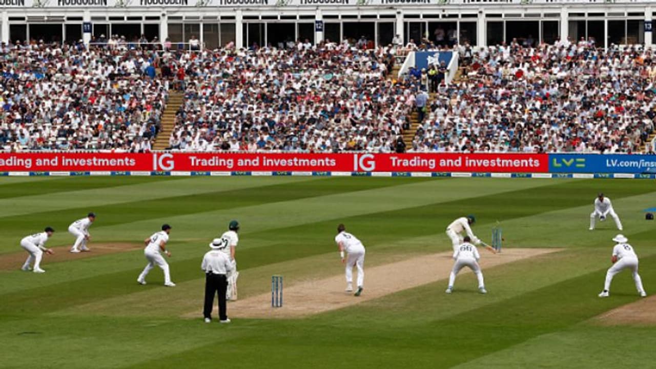 പേടിപ്പിച്ച് കൊല്ലുക എന്ന് പറഞ്ഞാല്‍ ഇതാണ്; ക്യാച്ചെടുക്കാന്‍ 6 പേരെ നിര്‍ത്തിയിട്ട് അത്യുഗ്രന്‍ യോര്‍ക്കര്‍