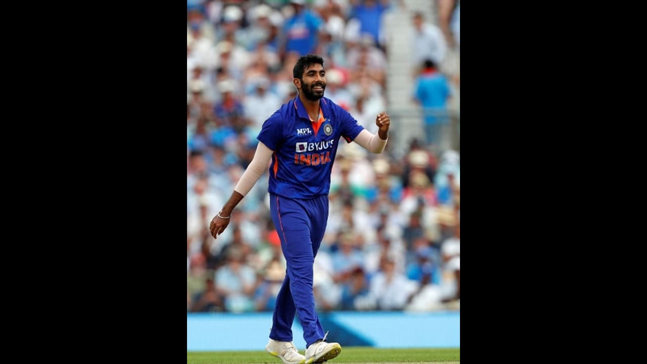 மும்பை அணிக்கு எதிராக பந்து வீசி விக்கெட் கைப்பற்றிய ஜஸ்ப்ரித் பும்ரா! மும்பை அணிக்கு எதிராக பந்து வீசி விக்கெட் கைப்பற்றிய ஜஸ்ப்ரித் பும்ரா!