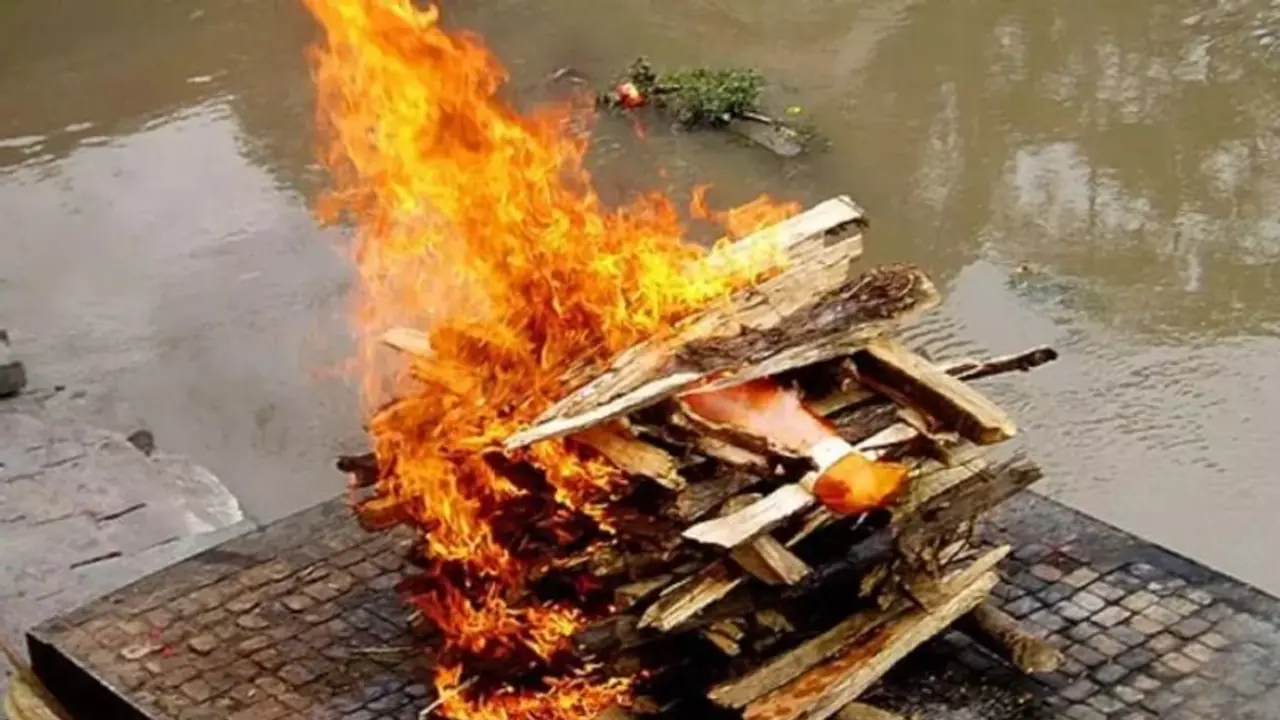 ജീവനോടെയിരിക്കെ സ്വന്തം മരണാനന്തര കര്‍മ്മങ്ങള്‍ ചെയ്ത് ഒരാള്‍; ഇതിന് പിന്നിലൊരു കാരണമുണ്ട്... 