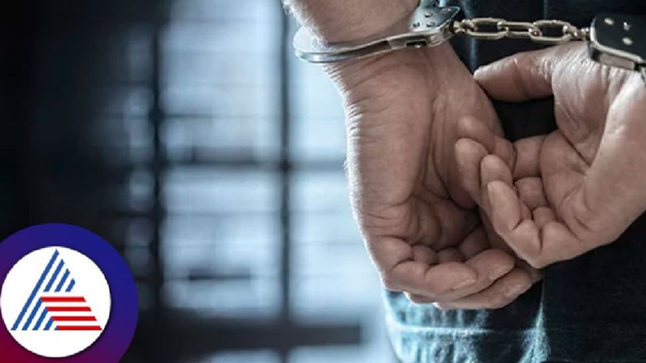 Karnataka crimes: ದರೋಡೆಗೆ ಸಂಚು ಹಾಕಿದ್ದ ರೌಡಿ ಶೀಟರ್ನ ಐವರು ಸಹಚರರ ಸೆರೆ Karnataka crimes: ದರೋಡೆಗೆ ಸಂಚು ಹಾಕಿದ್ದ ರೌಡಿ ಶೀಟರ್ನ ಐವರು ಸಹಚರರ ಸೆರೆ