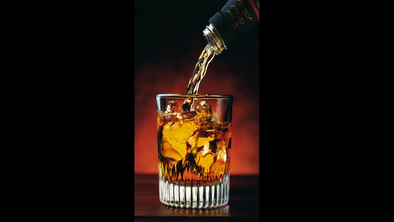 நீங்கள் விஸ்கி பிரியரா? குளிர்ந்த நீரில் விஸ்கியை கலக்கக்கூடாது தெரியுமா?