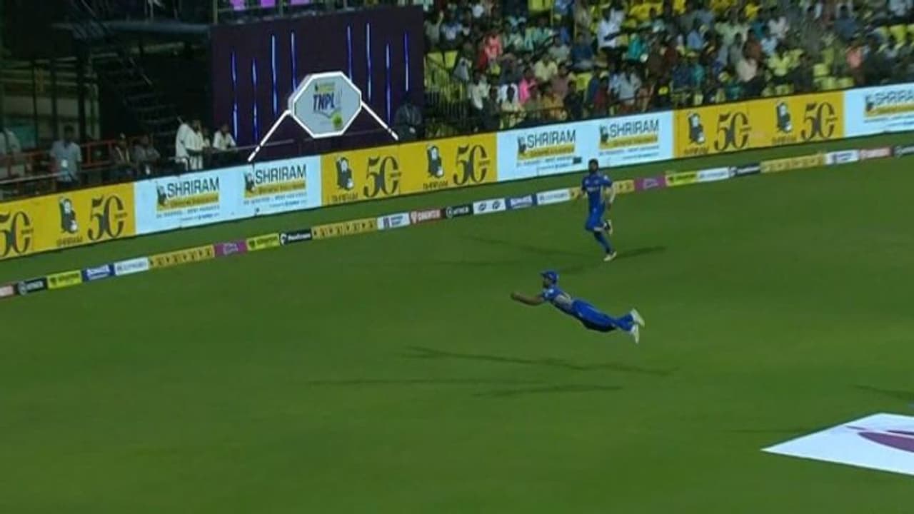 டைவ் அடித்து கேட்ச் பிடித்த முருகன் அஸ்வின்; அப்படியிருந்தும் தோல்வி அடைந்த சீகம் மதுரை பாந்தர்ஸ்! டைவ் அடித்து கேட்ச் பிடித்த முருகன் அஸ்வின்; அப்படியிருந்தும் தோல்வி அடைந்த சீகம் மதுரை பாந்தர்ஸ்!