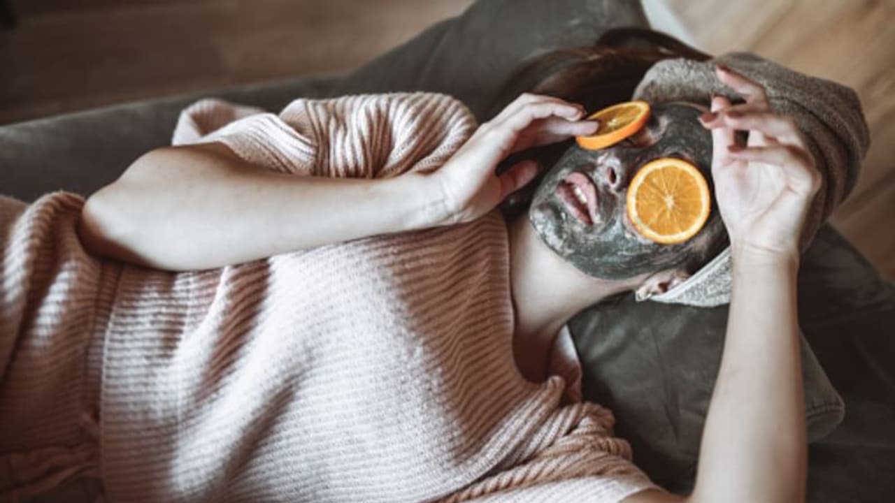 മുഖത്തെ ചുളിവുകള്‍ മുതല്‍ കറുത്ത പാടുകള്‍ വരെ മാറും; പരീക്ഷിക്കാം പഴങ്ങള്‍ കൊണ്ടുള്ള ഈ ഫേസ് പാക്കുകള്‍...