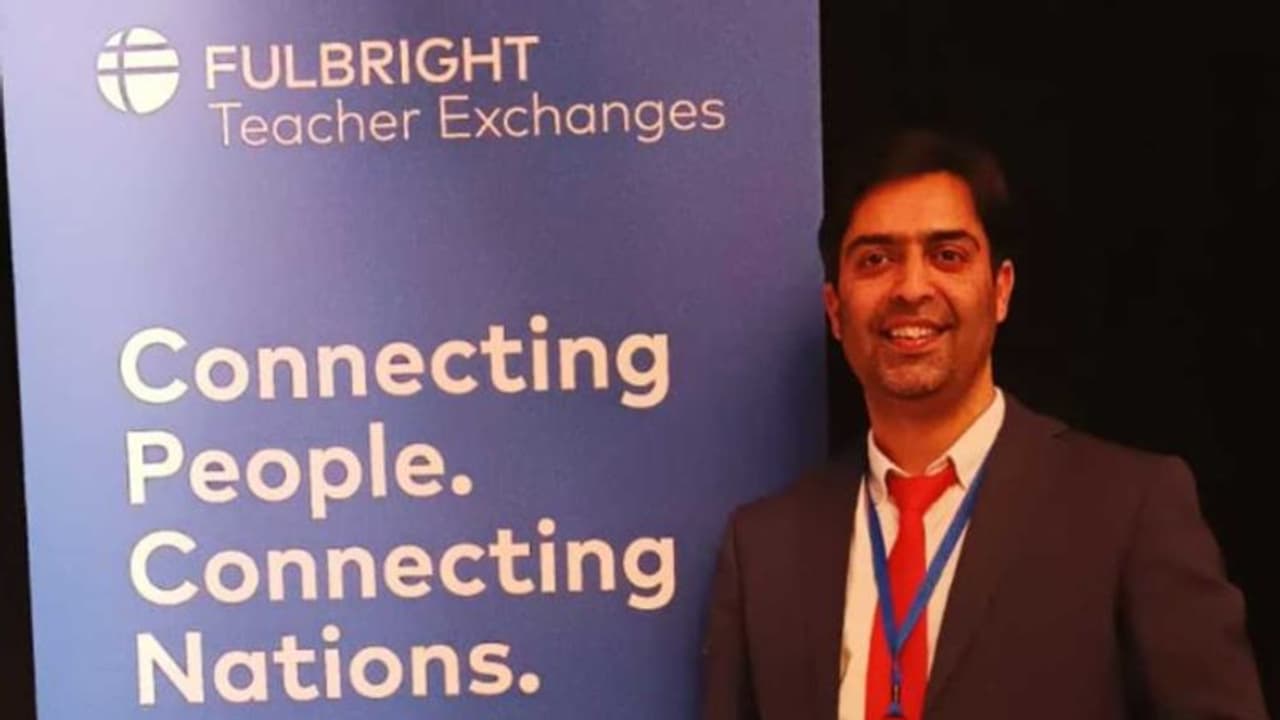 ബാരമുള്ളയിലെ സംഘര്‍ഷമേഖലയിലെ സര്‍ക്കാര്‍ സ്കൂള്‍ അധ്യാപകന് ആഗോള അംഗീകാരം