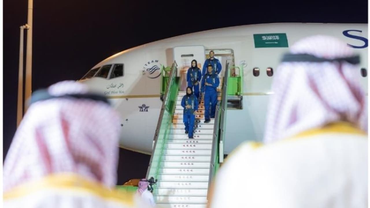 ചരിത്ര ദൗത്യം പൂർത്തിയാക്കി സൗദി ബഹിരാകാശ യാത്രികർ മാതൃരാജ്യത്ത് തിരിച്ചെത്തി