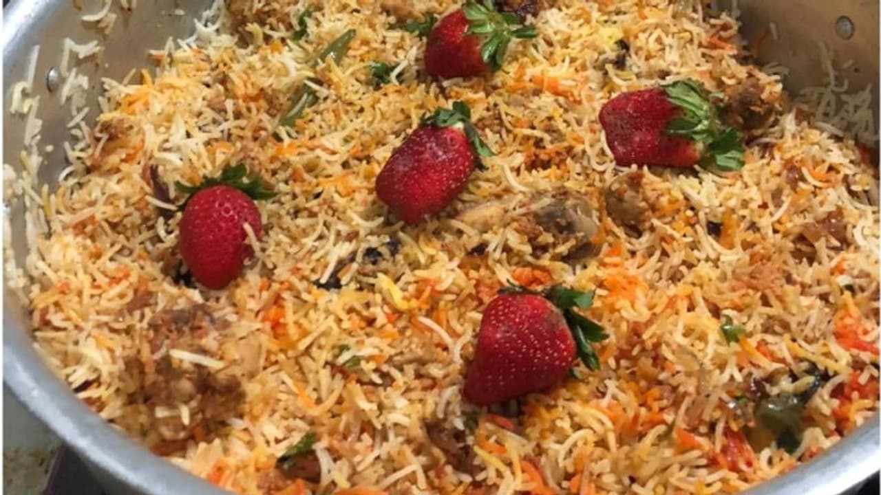 'ഇങ്ങനെയല്ലടോ ചിക്കൻ ബിരിയാണിയുണ്ടാക്കുക'; കരച്ചിലിന്‍റെ വക്കില്‍ ബിരിയാണിപ്രേമി