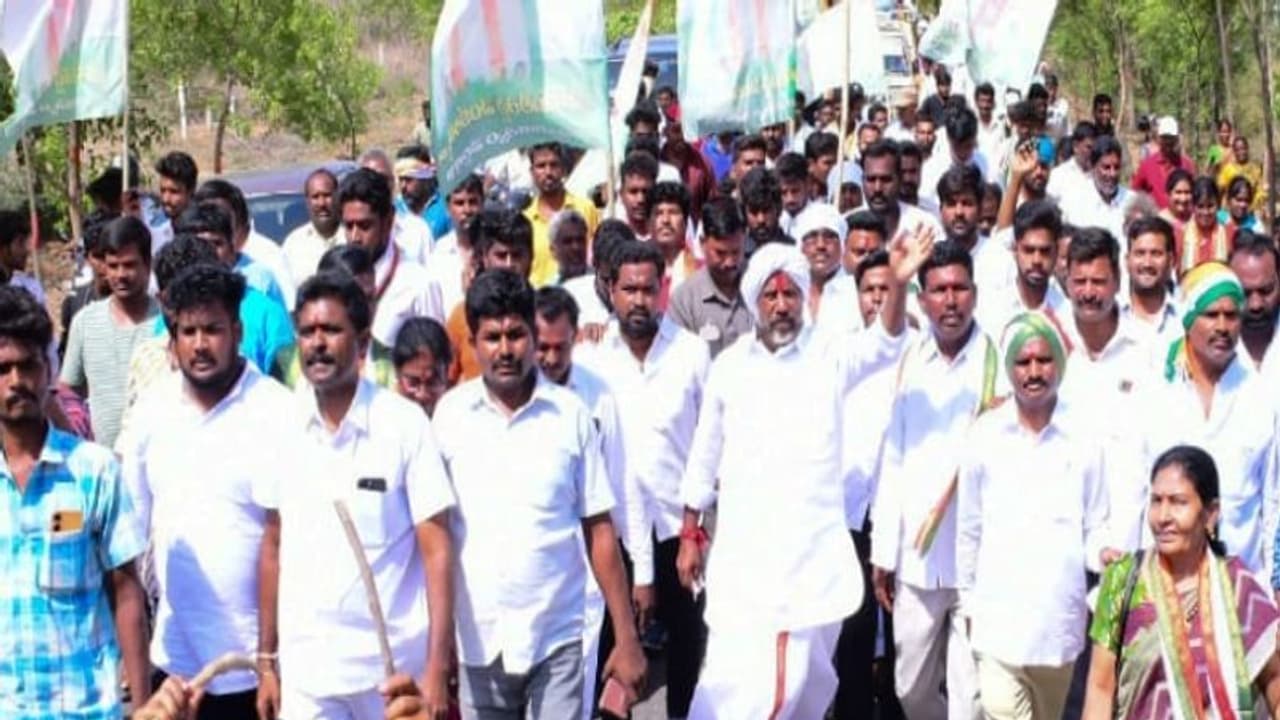 అదే పంచెకట్టుతో ‘‘రాజన్న రాజ్యం’’ అంటున్న భట్టి.. మరి షర్మిల పరిస్థితేమిటి..?