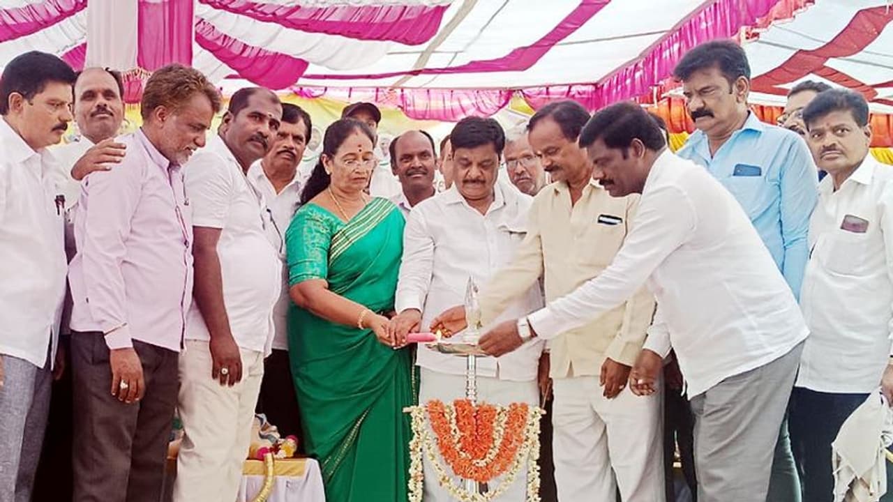 ಸಾರ್ವಜನಿಕರಿಗೆ ತೊಂದರೆ ಆಗದಂತೆ ಕಾರ್ಯನಿರ್ವಹಿಸಿ: ಅಧಿಕಾರಿಗಳಿಗೆ ಸಚಿವ ಮಹದೇವಪ್ಪ ಸೂಚನೆ ಸಾರ್ವಜನಿಕರಿಗೆ ತೊಂದರೆ ಆಗದಂತೆ ಕಾರ್ಯನಿರ್ವಹಿಸಿ: ಅಧಿಕಾರಿಗಳಿಗೆ ಸಚಿವ ಮಹದೇವಪ್ಪ ಸೂಚನೆ