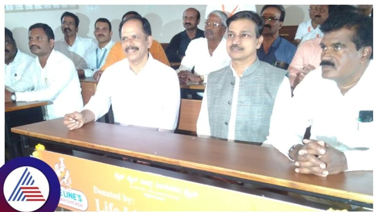 ಚಿಕ್ಕಮಗಳೂರು ಸರಕಾರಿ ಕಾಲೇಜಿಗೆ 50 ಲಕ್ಷರೂ.ಮೌಲ್ಯದ ಪೀಠೋಪಕರಣ ಕೊಡುಗೆ ನೀಡಿದ ಉದ್ಯಮಿ 