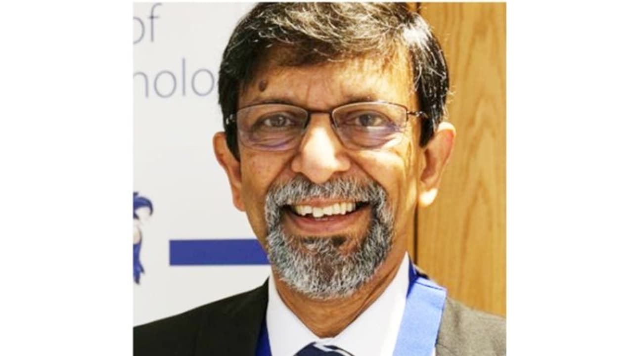 ലീഡ്സ് യൂണിവേഴ്സിറ്റിയിലെ മലയാളി പ്രൊഫസര് പി.എ മുഹമ്മദ് ബഷീറിന് ബ്രിട്ടനിലെ ഉന്നത ബഹുമതി ലീഡ്സ് യൂണിവേഴ്സിറ്റിയിലെ മലയാളി പ്രൊഫസര് പി.എ മുഹമ്മദ് ബഷീറിന് ബ്രിട്ടനിലെ ഉന്നത ബഹുമതി