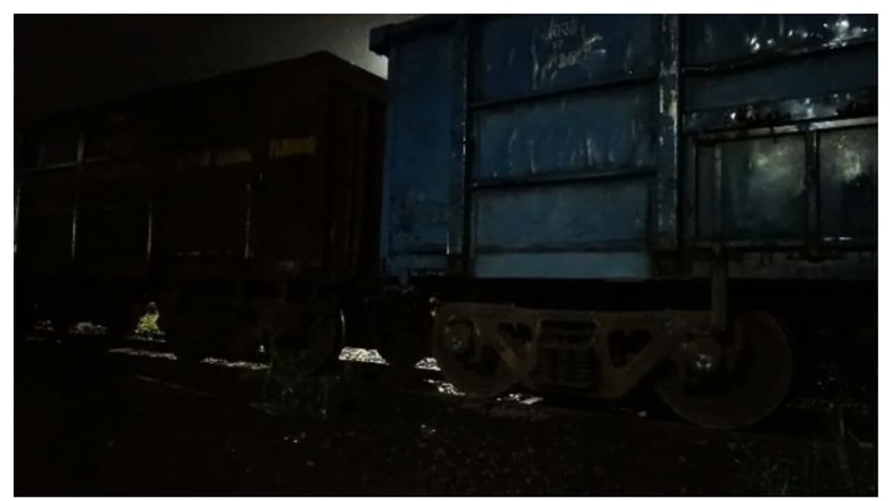 എറണാംകുളത്ത് ഗുഡ്സ് ട്രെയിനിന്റെ രണ്ട് ബോ​ഗികൾ വേർപ്പെട്ടു; രാജധാനി എക്സ്പ്രസ് ആലുവയിൽ പിടിച്ചിട്ടു