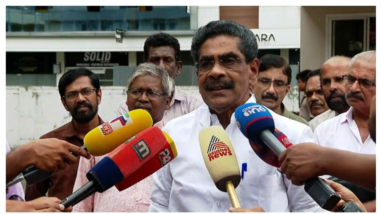 പൊതുപ്രവർത്തകർക്ക് ജാഗ്രത വേണം, സംഘടനാ പ്രശ്നങ്ങൾ പരിഹരിക്കാൻ എഐസിസി നേതൃത്വം ഇടപെടണം: മുല്ലപ്പള്ളി രാമചന്ദ്രൻ പൊതുപ്രവർത്തകർക്ക് ജാഗ്രത വേണം, സംഘടനാ പ്രശ്നങ്ങൾ പരിഹരിക്കാൻ എഐസിസി നേതൃത്വം ഇടപെടണം: മുല്ലപ്പള്ളി രാമചന്ദ്രൻ