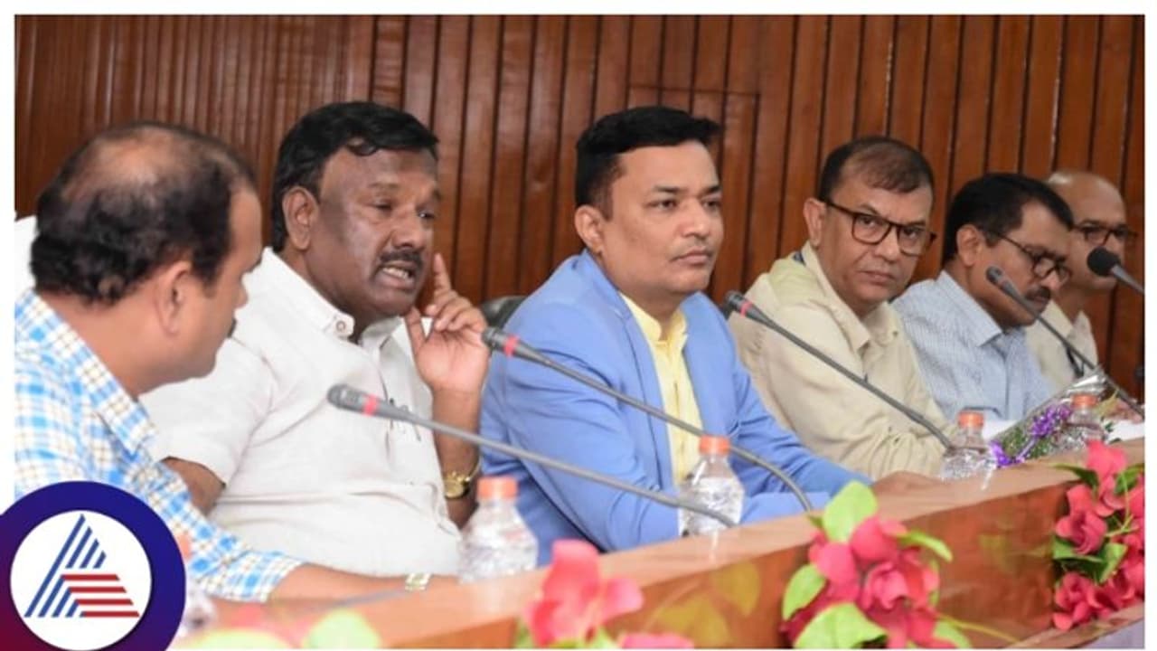 ಫಸಲ್ ಭೀಮಾ ಯೋಜನೆ ನೋಂದಣಿ ಪ್ರಾರಂಭಿಸಿ: ಕೇಂದ್ರ ಸಚಿವ ಎ.ನಾರಾಯಣಸ್ವಾಮಿ ಫಸಲ್ ಭೀಮಾ ಯೋಜನೆ ನೋಂದಣಿ ಪ್ರಾರಂಭಿಸಿ: ಕೇಂದ್ರ ಸಚಿವ ಎ.ನಾರಾಯಣಸ್ವಾಮಿ