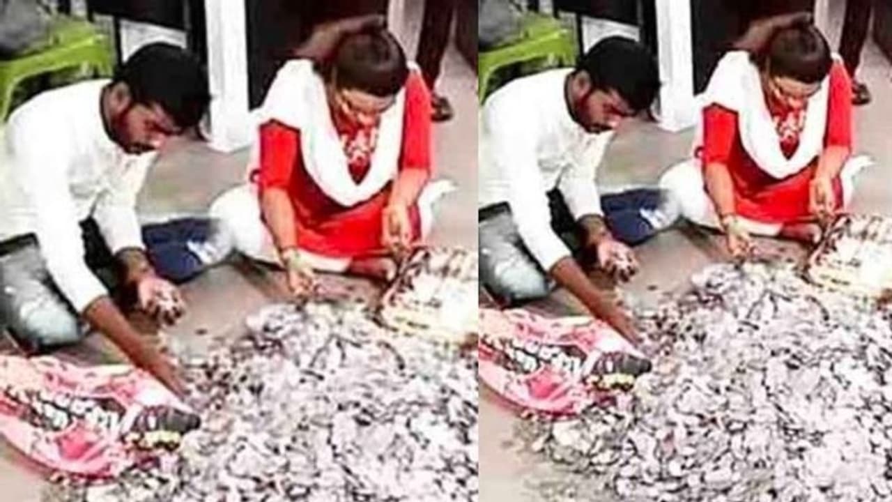  ಹೆಂಡ​ತಿಗೆ 55 ಸಾವಿರ ರು. ಜೀವ​ನಾಂಶ​ವನ್ನು ನಾಣ್ಯ​ದಲ್ಲೇ ಕೊಟ್ಟ ಪತಿ​ರಾ​ಯ!