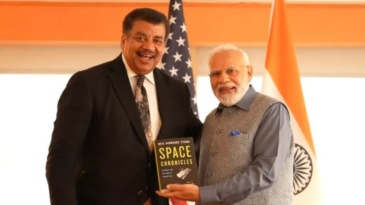 'Sky is not the limit for him...' Neil deGrasse Tyson meets PM Modi in New York (WATCH) 'Sky is not the limit for him...' Neil deGrasse Tyson meets PM Modi in New York (WATCH)