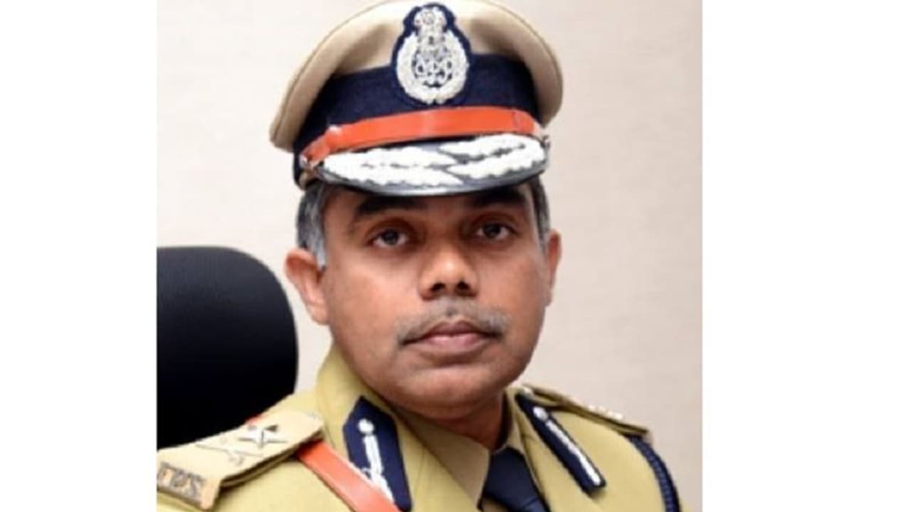 ಪೊಲೀಸ್ ಇಲಾಖೆಗೆ ಸರ್ಜರಿ: ಸಂದೀಪ್ ಪಾಟೀಲ್ ಸೇರಿ 13 ಐಪಿಎಸ್ ಅಧಿಕಾರಿಗಳ ವರ್ಗಾವಣೆ ಪೊಲೀಸ್ ಇಲಾಖೆಗೆ ಸರ್ಜರಿ: ಸಂದೀಪ್ ಪಾಟೀಲ್ ಸೇರಿ 13 ಐಪಿಎಸ್ ಅಧಿಕಾರಿಗಳ ವರ್ಗಾವಣೆ