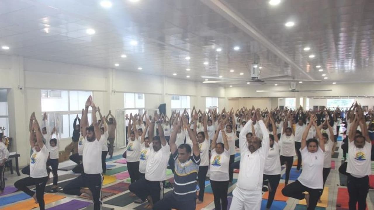 ಅಂತಾರಾಷ್ಟ್ರೀಯ ಯೋಗ ದಿನ: ಕೊಡಗಿನಲ್ಲಿ ಯೋಗಭ್ಯಾಸ ಮಾಡಿದ ಸಾವಿರಾರು ವಿದ್ಯಾರ್ಥಿಗಳು