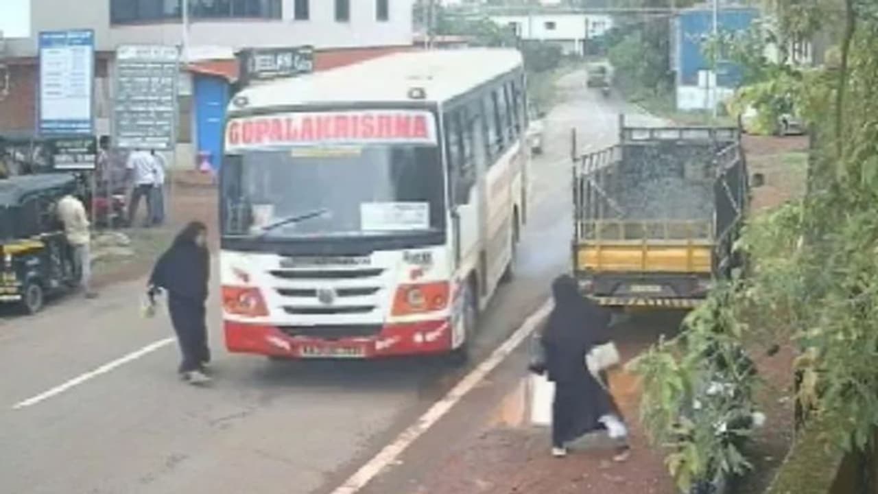 అబ్బా.. స్టీరింగ్‌ను ఏం తిప్పాడు, కాస్తలో మిస్.. లేదంటే ఆ మహిళ పరిస్థితి (వీడియో)