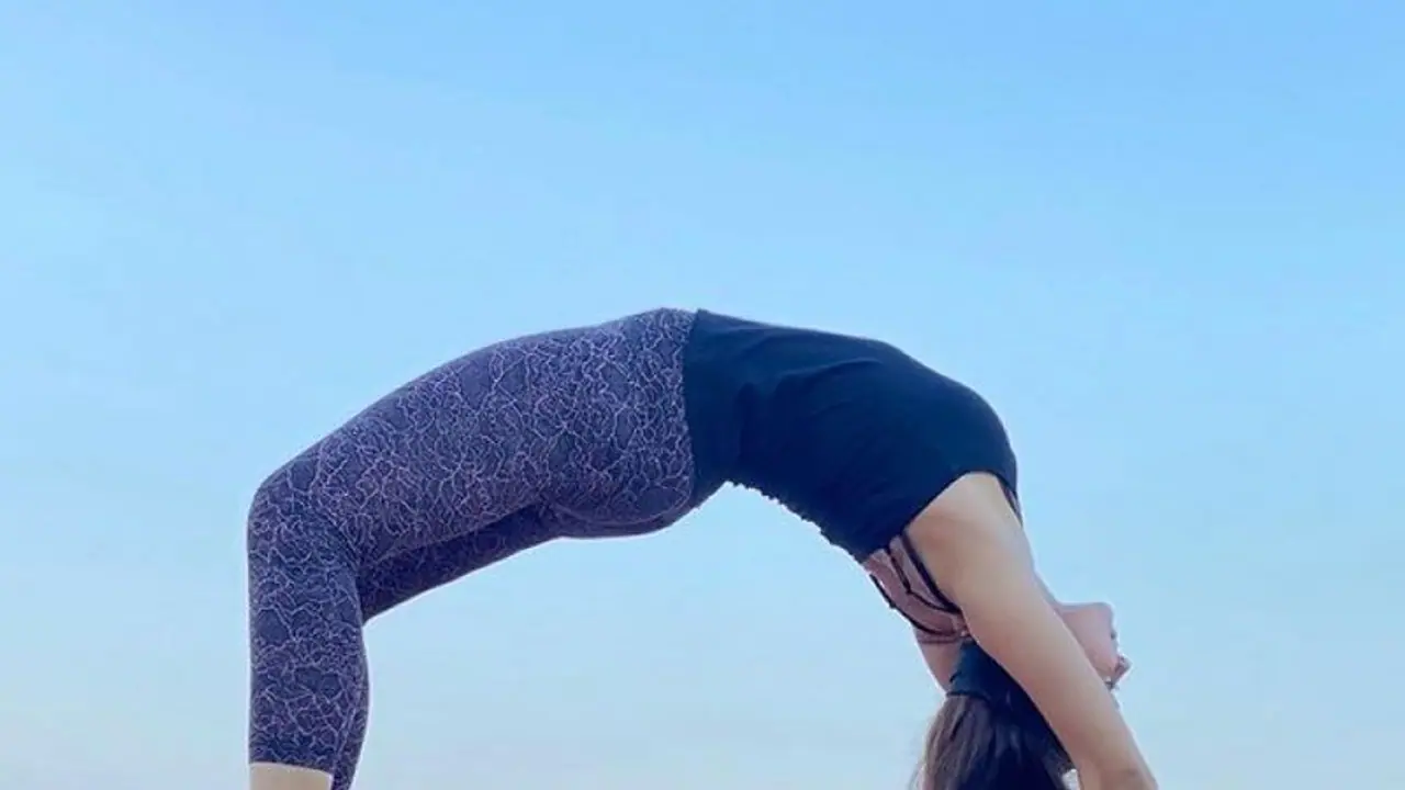 యోగా చేస్తే బరువు తగ్గరా..? డాక్టర్ కామెంట్స్ కి నెటిజన్లు సీరియస్..! యోగా చేస్తే బరువు తగ్గరా..? డాక్టర్ కామెంట్స్ కి నెటిజన్లు సీరియస్..!