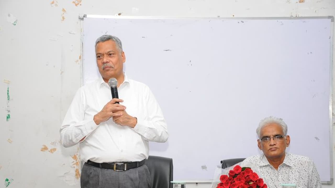 APSRTCలో కారుణ్య నియామకాల భర్తీ.. 294 మంది ఎంపిక: ఎండీ ద్వారకా తిరుమల రావు APSRTCలో కారుణ్య నియామకాల భర్తీ.. 294 మంది ఎంపిక: ఎండీ ద్వారకా తిరుమల రావు