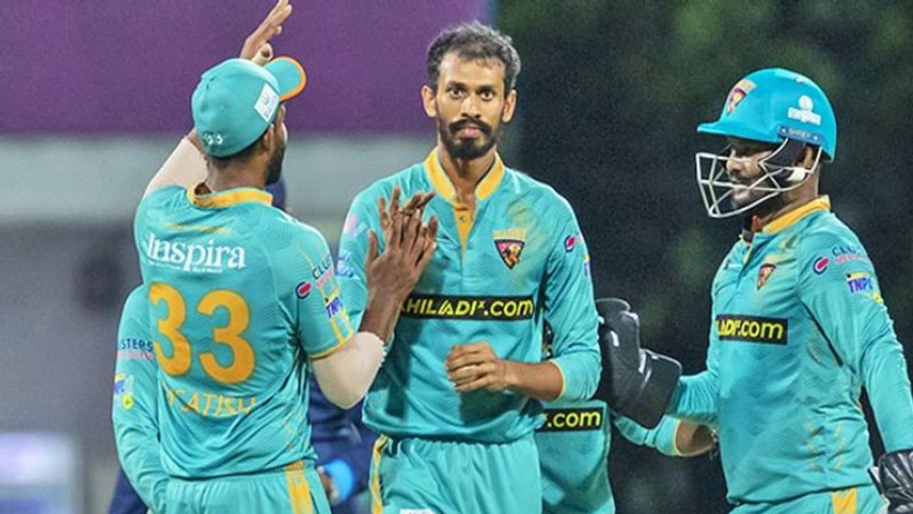 பொறுப்பாக ஆடிய கேப்டன் கங்கா ஸ்ரீதர் ராஜூ: 117 ரன்கள் எடுத்த திருச்சி! பொறுப்பாக ஆடிய கேப்டன் கங்கா ஸ்ரீதர் ராஜூ: 117 ரன்கள் எடுத்த திருச்சி!