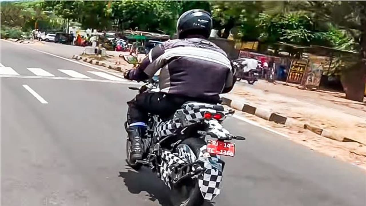 സാധാരണക്കാരന് താങ്ങാകും പുതിയൊരു ബൈക്കുമായി ഹീറോ, പരീക്ഷിക്കുന്നത് ജനപ്രിയന്റെ എതിരാളിയെ! സാധാരണക്കാരന് താങ്ങാകും പുതിയൊരു ബൈക്കുമായി ഹീറോ, പരീക്ഷിക്കുന്നത് ജനപ്രിയന്റെ എതിരാളിയെ!