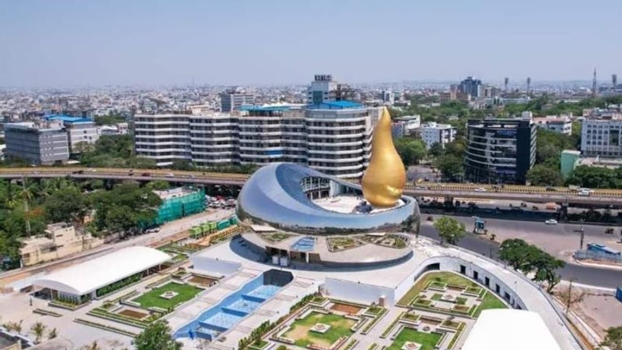 అమరుల స్పూర్తి ఈ ప్రజ్వలిత దీప్తి..: అమరవీరుల స్మారక చిహ్నంపై హరీష్ రావు అమరుల స్పూర్తి ఈ ప్రజ్వలిత దీప్తి..: అమరవీరుల స్మారక చిహ్నంపై హరీష్ రావు