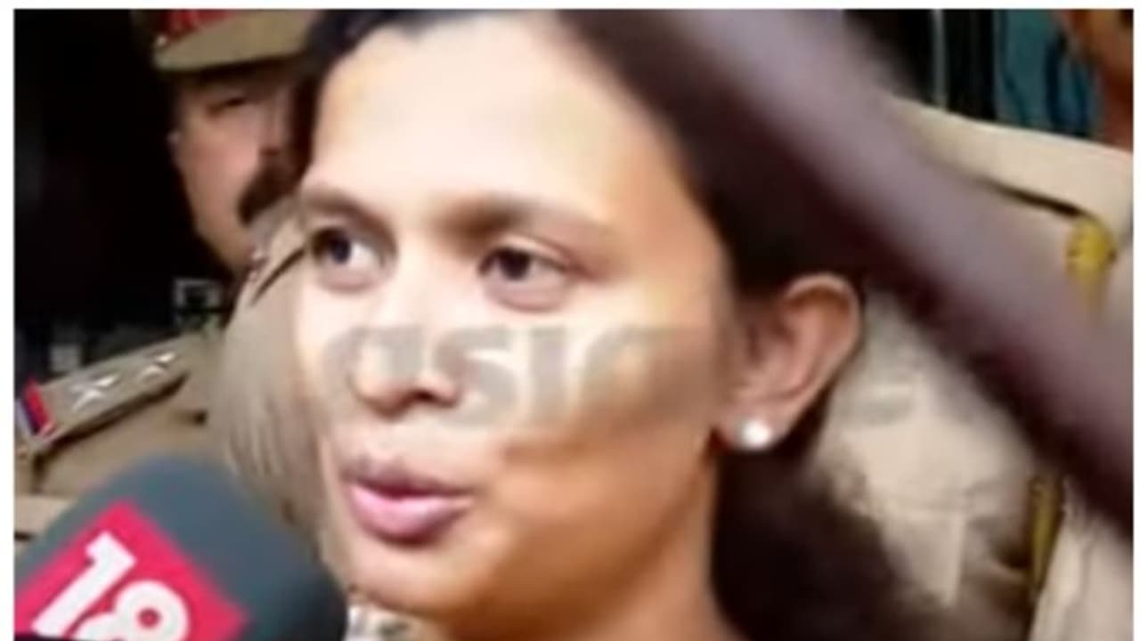 'നിങ്ങള് ആവശ്യത്തിലധികം ആഘോഷിച്ചു'; നിയമപരമായി മുന്നോട്ട് പോകുമെന്ന് കെ വിദ്യ 'നിങ്ങള് ആവശ്യത്തിലധികം ആഘോഷിച്ചു'; നിയമപരമായി മുന്നോട്ട് പോകുമെന്ന് കെ വിദ്യ