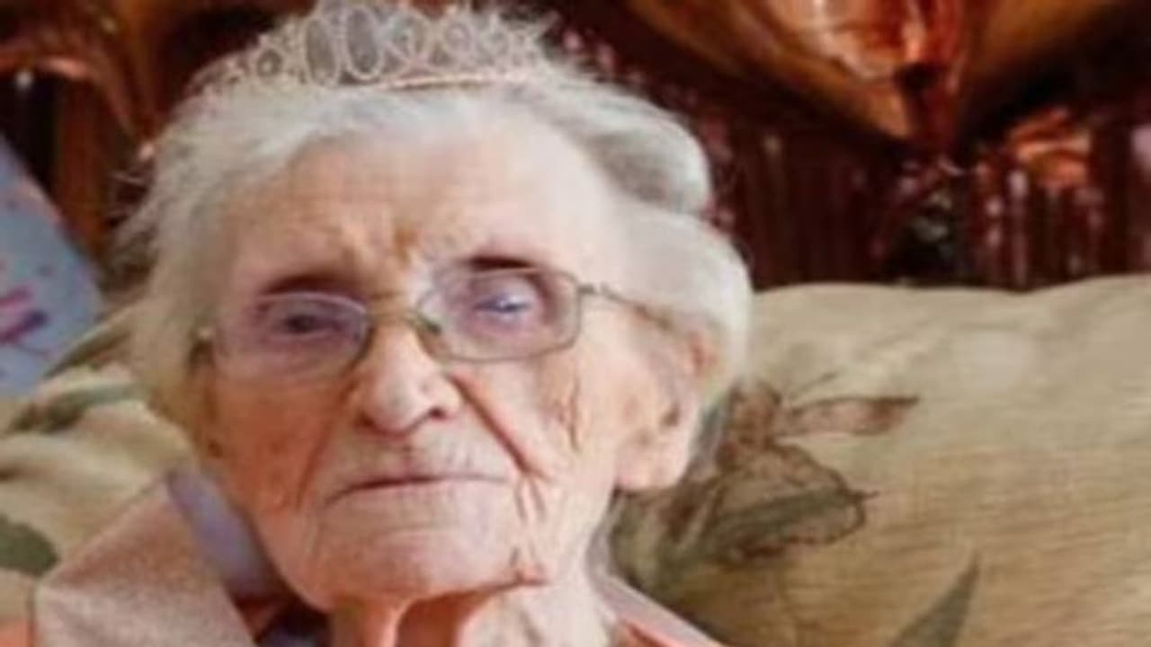 ദിവസം എട്ട് കപ്പ് ചായ കുടിക്കും, വെറുതെയിരിക്കില്ല, ദീർഘായുസിന്റെ രഹസ്യം വെളിപ്പെടുത്തി 100 കാരി മുത്തശ്ശി ദിവസം എട്ട് കപ്പ് ചായ കുടിക്കും, വെറുതെയിരിക്കില്ല, ദീർഘായുസിന്റെ രഹസ്യം വെളിപ്പെടുത്തി 100 കാരി മുത്തശ്ശി