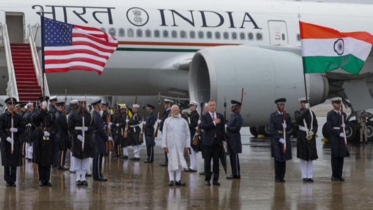ಅಮೆರಿಕದಲ್ಲಿ ಮೋದಿಗೆ ಇಂದ್ರದೇವನ ಆಶೀರ್ವಾದ: ಮಳೆಯ ಆರ್ಭಟದ ನಡುವೆಯೂ ರಾಷ್ಟ್ರಗೀತೆಗೆ ‘ನಮೋ’ ಗೌರವ