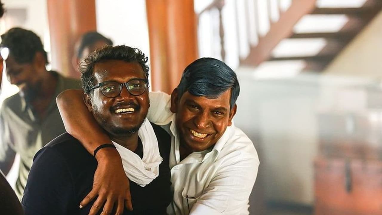 அவன் ஊர்ல வெள்ளம் வந்தா அவன் போகாம யாரு போவா..! மாரி செல்வராஜை விமர்சித்தவர்களை வெளுத்துவாங்கிய வடிவேலு அவன் ஊர்ல வெள்ளம் வந்தா அவன் போகாம யாரு போவா..! மாரி செல்வராஜை விமர்சித்தவர்களை வெளுத்துவாங்கிய வடிவேலு