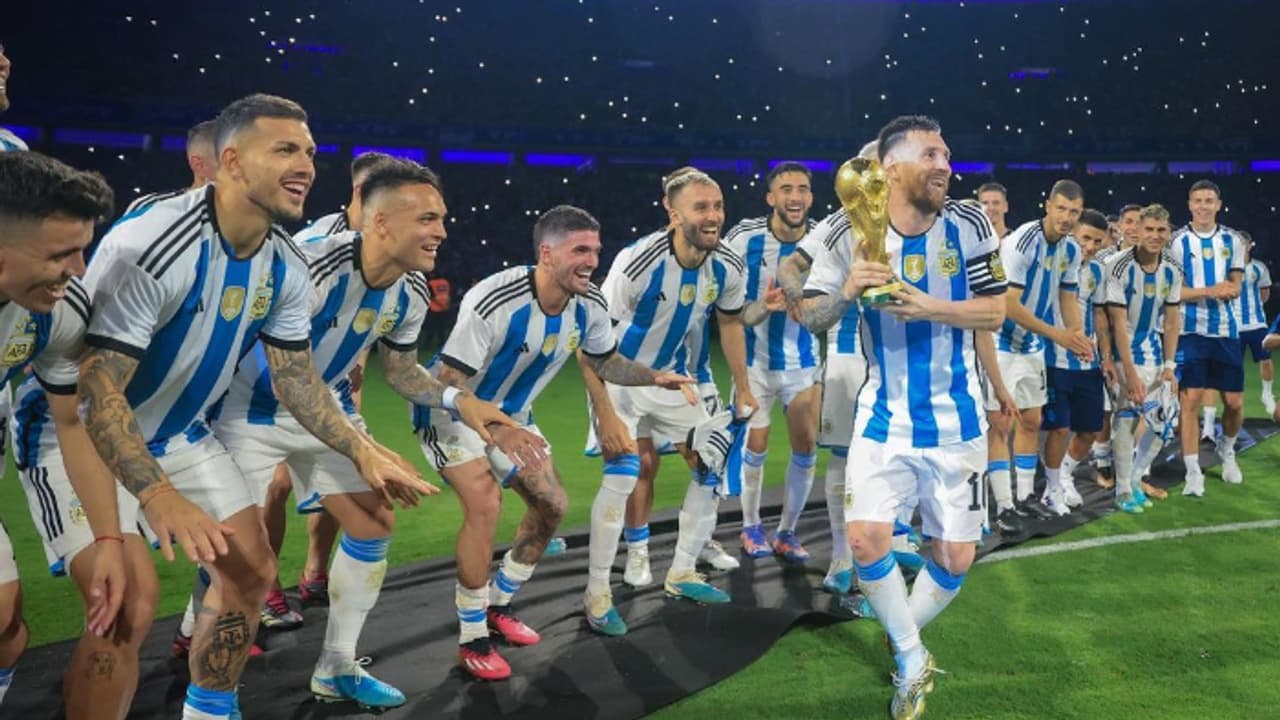 അര്ജന്റീനയും ബ്രസീലും വീണ്ടും ഇറങ്ങുന്നു! ലോക ചാംപ്യന്മാരെ നയിക്കാന് മെസി; ഇനി ലോകകപ്പ് യോഗ്യതയുടെ നാളുകള് അര്ജന്റീനയും ബ്രസീലും വീണ്ടും ഇറങ്ങുന്നു! ലോക ചാംപ്യന്മാരെ നയിക്കാന് മെസി; ഇനി ലോകകപ്പ് യോഗ്യതയുടെ നാളുകള്