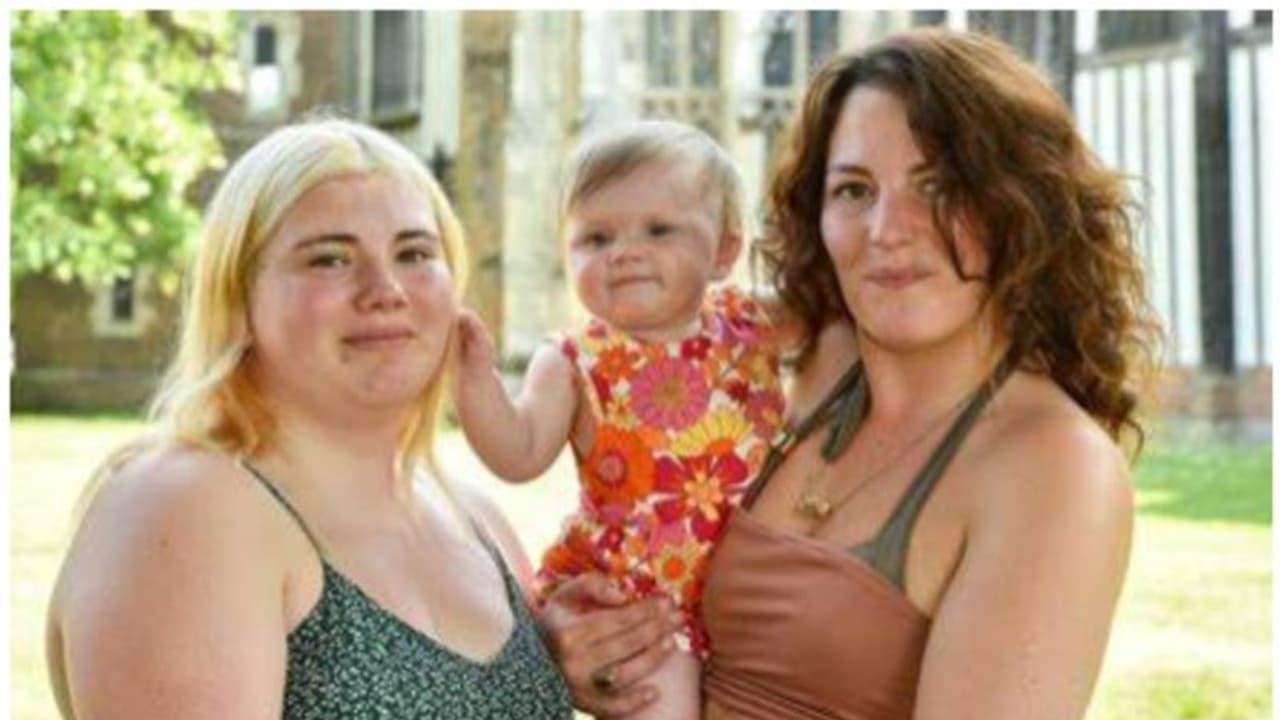 ആദ്യ പ്രസവം 15 ാം വയസില്, 33 ല് മുത്തശ്ശി; വെളിപ്പെടുത്തലുമായി ബ്രിട്ടീഷ് യുവതി ! ആദ്യ പ്രസവം 15 ാം വയസില്, 33 ല് മുത്തശ്ശി; വെളിപ്പെടുത്തലുമായി ബ്രിട്ടീഷ് യുവതി !