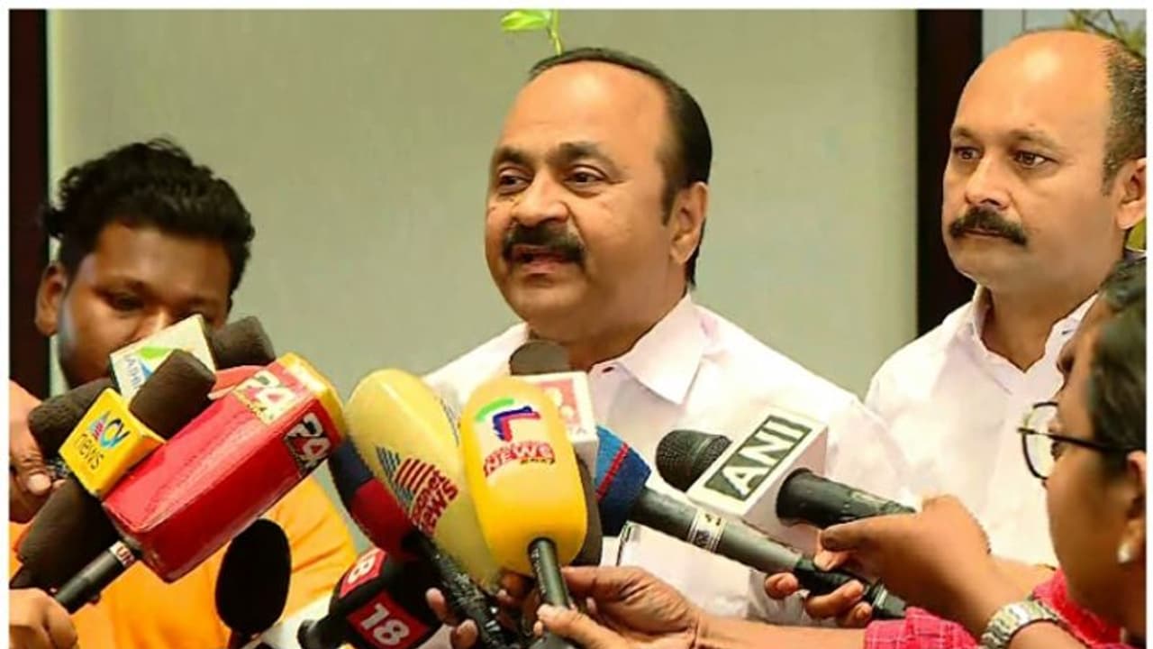 യുഡിഎഫില് കുഴപ്പമുണ്ടാക്കാന് വന്നവര് എല്ഡിഎഫിലെ അനൈക്യം കണ്ട് പതറി നില്ക്കുന്നു: വിഡി സതീശൻ യുഡിഎഫില് കുഴപ്പമുണ്ടാക്കാന് വന്നവര് എല്ഡിഎഫിലെ അനൈക്യം കണ്ട് പതറി നില്ക്കുന്നു: വിഡി സതീശൻ