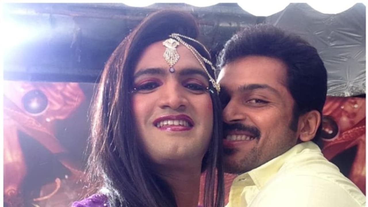 'വാടി എന് കരീന ചോപ്ര': നടന് കാര്ത്തിയുടെ ചിത്രം വൈറല് 'വാടി എന് കരീന ചോപ്ര': നടന് കാര്ത്തിയുടെ ചിത്രം വൈറല്